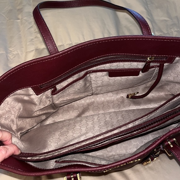 MICHAEL KORS Jet Set Tote Bag and Matching Wallet - Picture 4 of 16